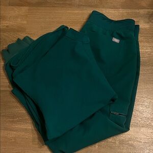 Figs Hunter Green Scrub set. Rafaela top (XXS) and Zamora bottoms (XS)